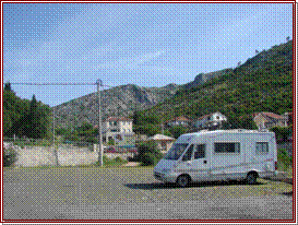 Bacaj, parking des sources de la Buna