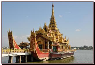 Réplique d'une barge royale