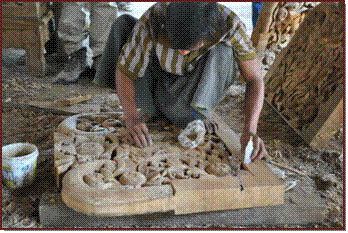Sham Ga Lay, sculpteur sur bois