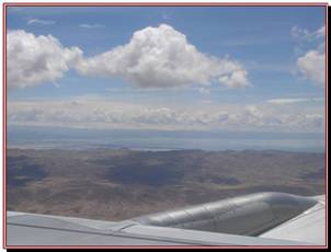 Survol de la Cordillre des Andes, aperu du lac Titicaca