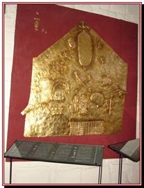 Croix andine , or pur. Muse de Koriconcha