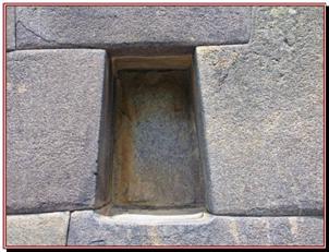 Les niches destines  recevoir les objets prcieux ou les momies
