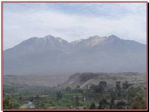 AREQUIPA, 
vue sur le Mitsii et le Pichu-Pichu