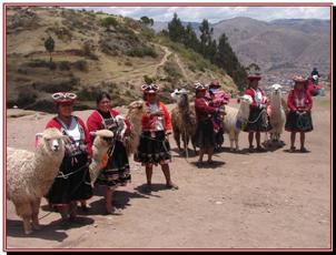 Une haie d'honneur  la descente du car...
  Sacsayhuaman