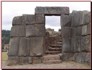 Sacsayhuaman, porte du temple