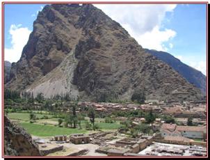 OLLANTAYTAMBO, les greniers construits dans la roche