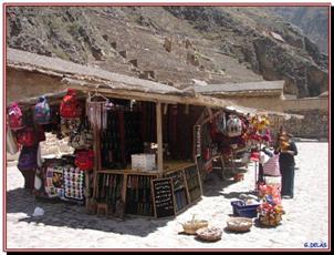 OLLANTAYTAMBO, place du village, march d'artisanat