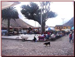 PISAC, la place du march, vide...