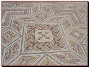 Mosaques de la maison aux svastikas