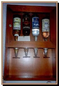Le bar  liqueurs, chambre.