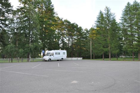 Kuusamo. Parking de l'glise