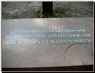 L'inscription sur le socle de la croix.