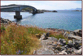 Un des nombreux ponts de Henningsvr.