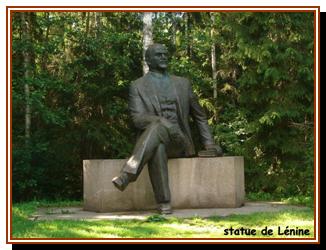 parc Gruto : statue de Lnine assis
