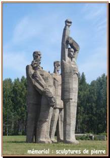 une des sculptures de pierre du Mmorial