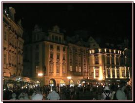 Les maisons de Staromestske Namesti, illumines